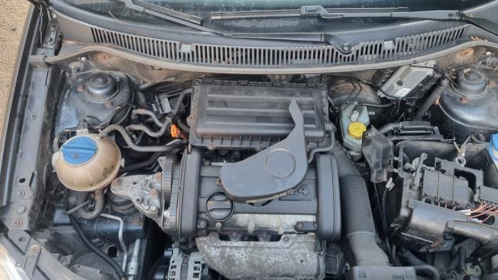 Volkswagen Polo IV 1.4 16V Skrotfordon (2008, BLAUW)