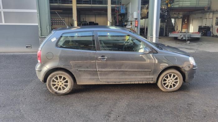 Volkswagen Polo IV 1.4 16V Skrotfordon (2008, BLAUW)
