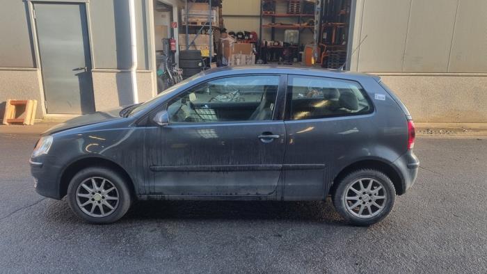 Volkswagen Polo IV 1.4 16V Skrotfordon (2008, BLAUW)
