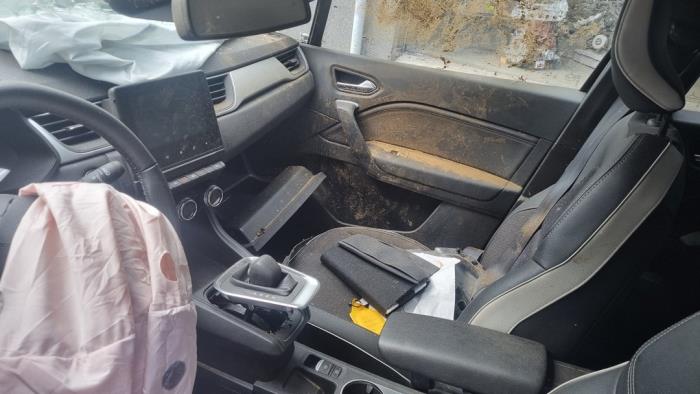 Renault Captur II 1.3 Mild Hybrid 140, TCe 140 16V Sloopvoertuig (2024, Zwart)