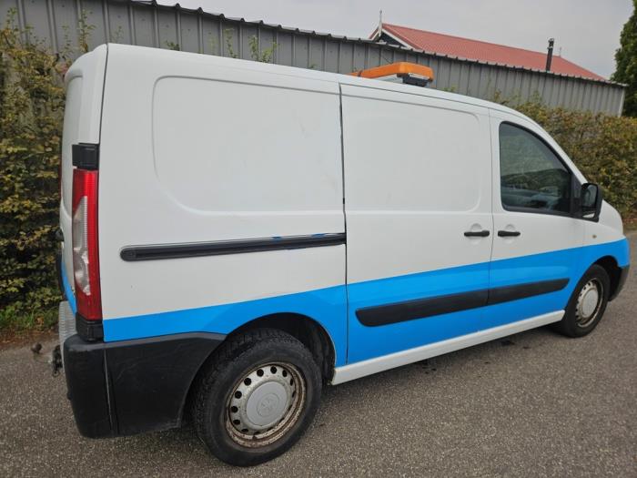 Peugeot Expert 2.0 HDiF 16V 130 Schadevoertuig (2011)
