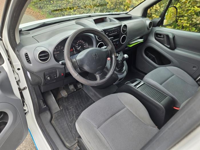 Peugeot Partner 1.6 HDI 90 16V Schadevoertuig (2009)