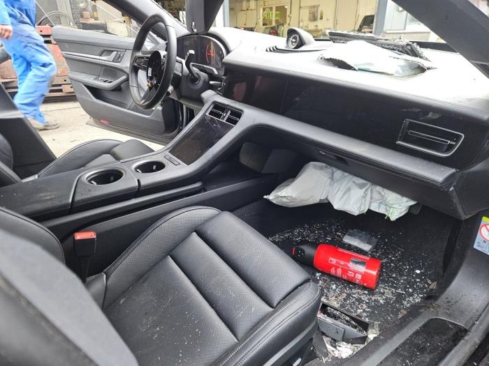 Porsche Taycan Turbo S 105 kWh Sloopvoertuig (2025, Zwart)