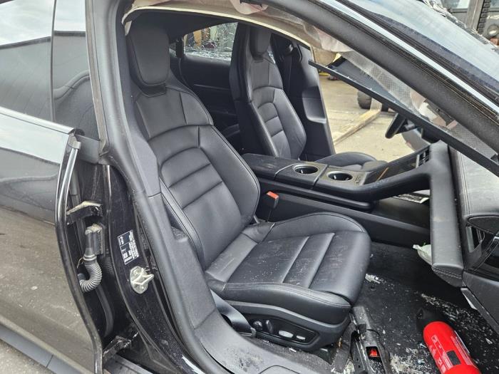 Porsche Taycan Turbo S 105 kWh Sloopvoertuig (2025, Zwart)