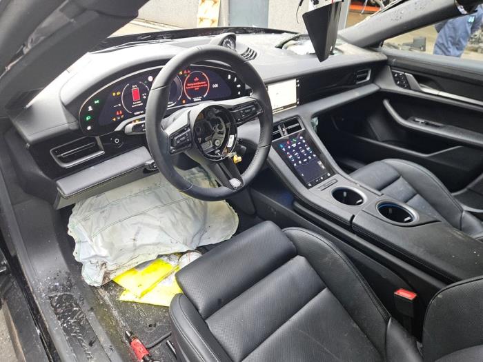 Porsche Taycan Turbo S 105 kWh Sloopvoertuig (2025, Zwart)