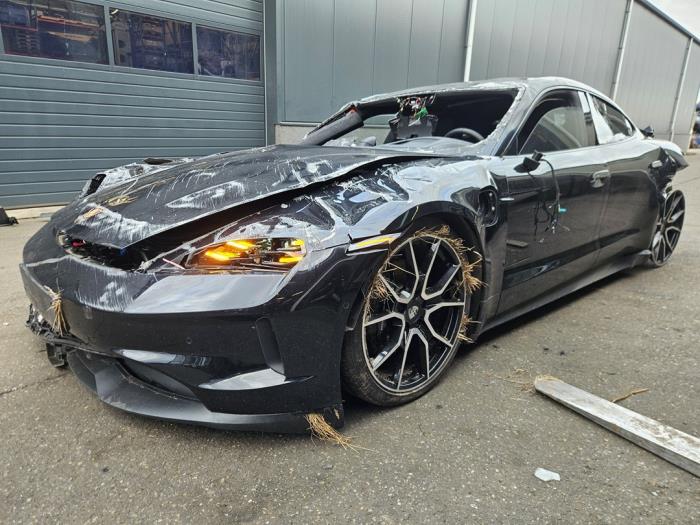 Porsche Taycan Turbo S 105 kWh Sloopvoertuig (2025, Zwart)