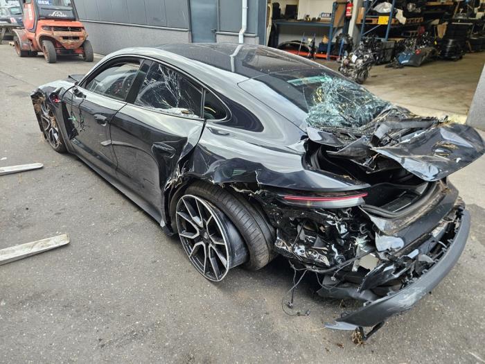 Porsche Taycan Turbo S 105 kWh Sloopvoertuig (2025, Zwart)