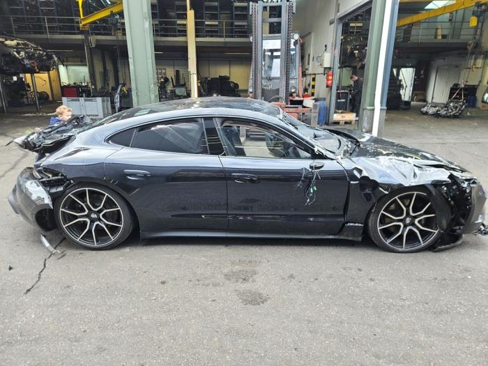 Porsche Taycan Turbo S 105 kWh Sloopvoertuig (2025, Zwart)