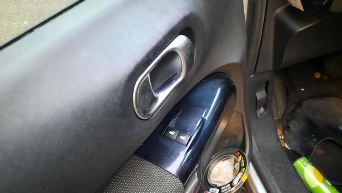 Citroen C4 Cactus 1.2 PureTech 82 12V Skrotfordon (2015, GRIJS)