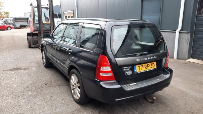 Subaru Forester 2.0 16V XT Skrotfordon (2005, ZWART)