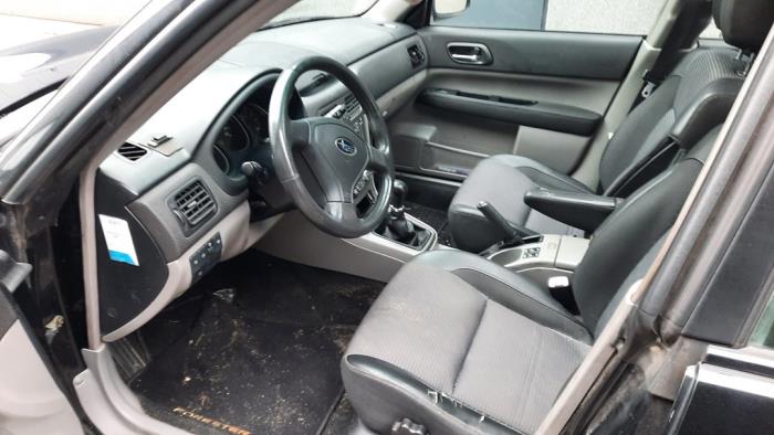 Subaru Forester 2.0 16V XT Skrotfordon (2005, ZWART)
