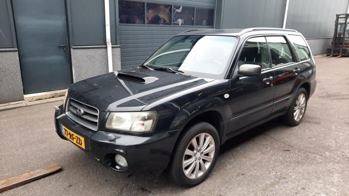 Subaru Forester 2.0 16V XT Skrotfordon (2005, ZWART)