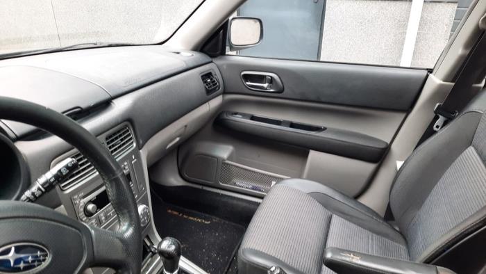 Subaru Forester 2.0 16V XT Skrotfordon (2005, ZWART)