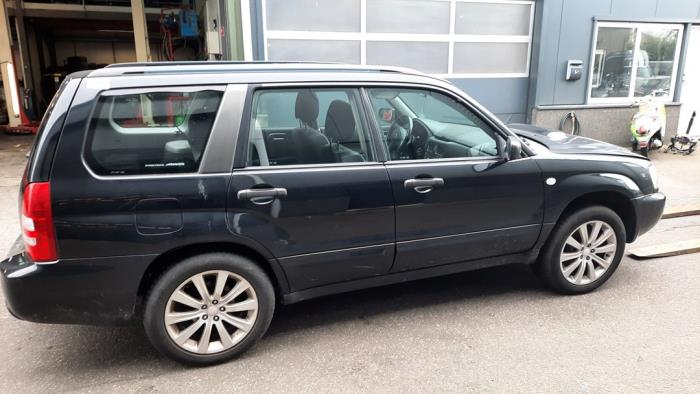 Subaru Forester 2.0 16V XT Skrotfordon (2005, ZWART)