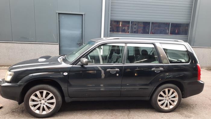 Subaru Forester 2.0 16V XT Skrotfordon (2005, ZWART)