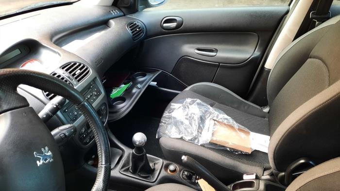 Peugeot 206 1.4 XR,XS,XT,Gentry Skrotfordon (2006, GRIJS)