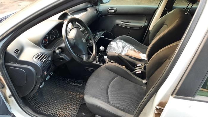 Peugeot 206 1.4 XR,XS,XT,Gentry Skrotfordon (2006, GRIJS)