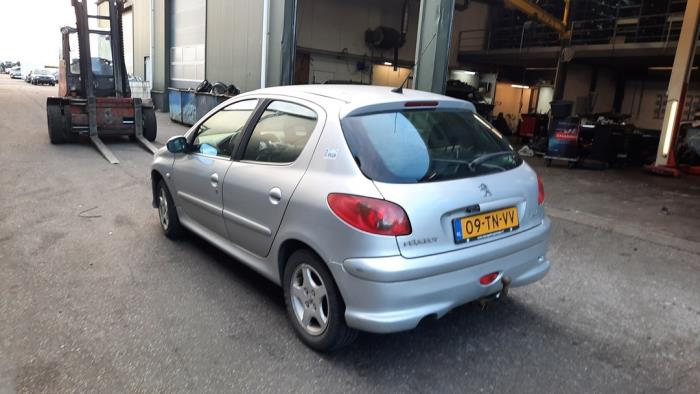 Peugeot 206 1.4 XR,XS,XT,Gentry Skrotfordon (2006, GRIJS)