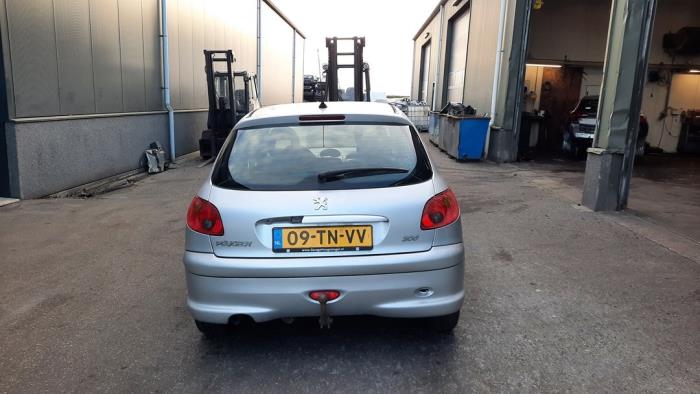Peugeot 206 1.4 XR,XS,XT,Gentry Skrotfordon (2006, GRIJS)