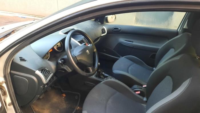 Peugeot 206+ 1.4 XS Skrotfordon (2009, GRIJS)