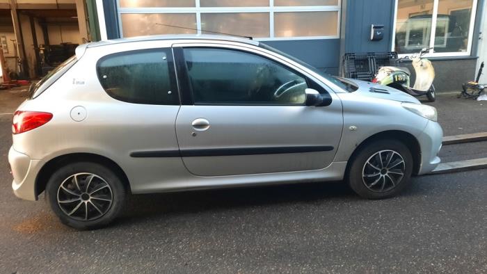 Peugeot 206+ 1.4 XS Skrotfordon (2009, GRIJS)