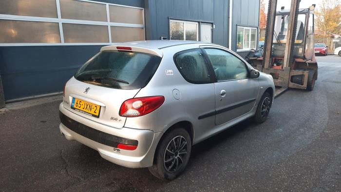 Peugeot 206+ 1.4 XS Skrotfordon (2009, GRIJS)