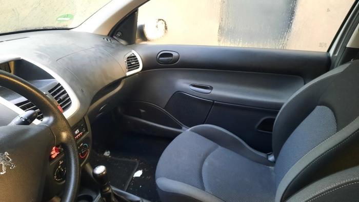 Peugeot 206+ 1.4 XS Skrotfordon (2009, GRIJS)