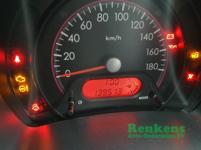 Nissan Pixo 1.0 12V Skrotfordon (2010, ZILVER)