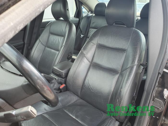 Volvo S40 1.8 16V Samochód złomowany (2006, Czarny)