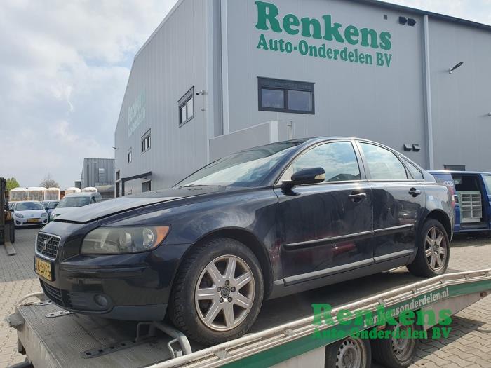 Volvo S40 1.8 16V Samochód złomowany (2006, Czarny)
