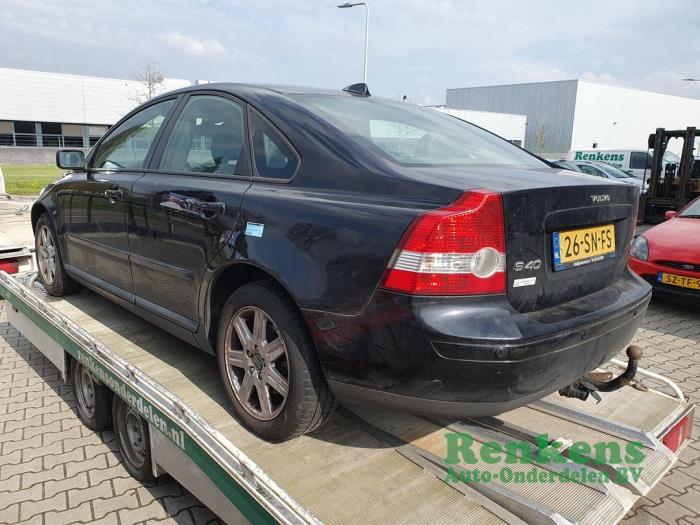 Volvo S40 1.8 16V Samochód złomowany (2006, Czarny)