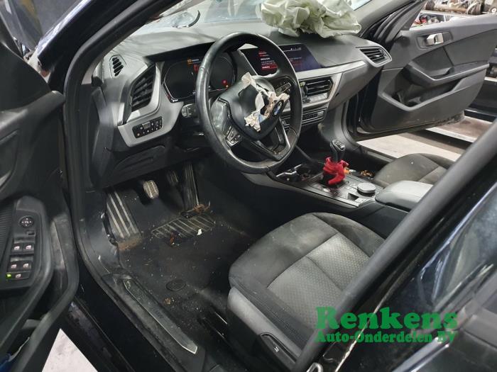 BMW 1 serie 116d 1.5 12V TwinPower Skrotfordon (2020, ZWART)