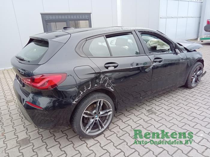 BMW 1 serie 116d 1.5 12V TwinPower Skrotfordon (2020, ZWART)