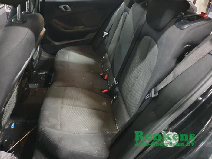 BMW 1 serie 116d 1.5 12V TwinPower Skrotfordon (2020, ZWART)