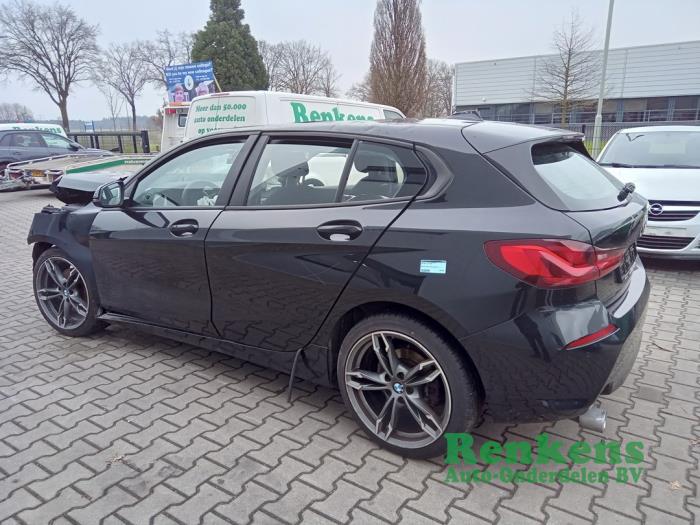 BMW 1 serie 116d 1.5 12V TwinPower Skrotfordon (2020, ZWART)