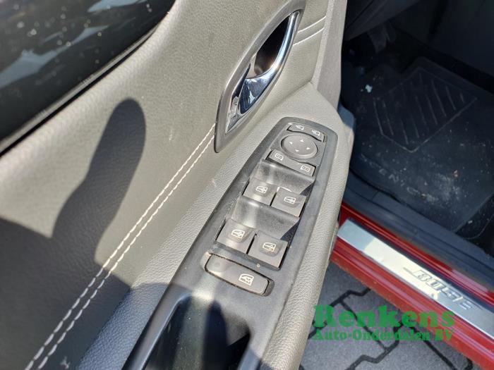 Renault Scénic III 2.0 16V CVT Salvage vehicle (2012, Red)