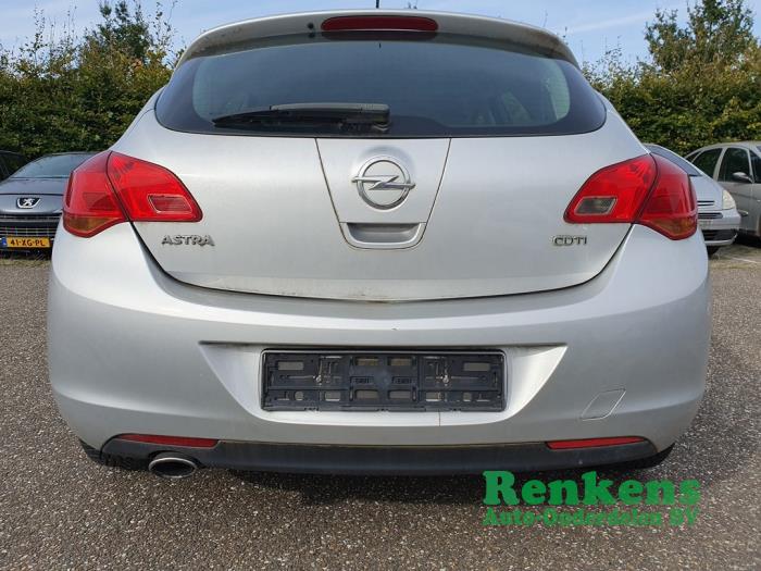 Opel Astra J 2.0 CDTI 16V 160 Ecotec Skrotfordon (2012, ZILVER)