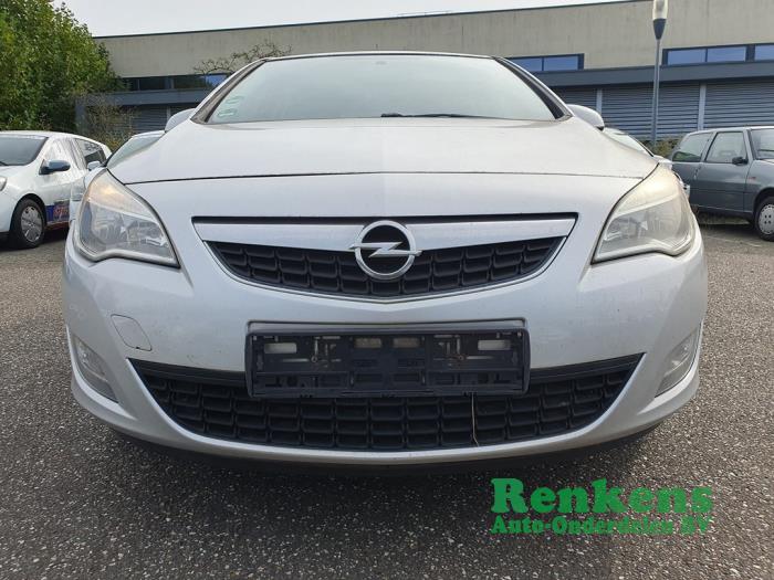 Opel Astra J 2.0 CDTI 16V 160 Ecotec Skrotfordon (2012, ZILVER)