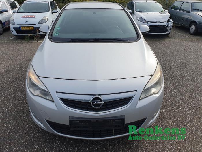 Opel Astra J 2.0 CDTI 16V 160 Ecotec Skrotfordon (2012, ZILVER)