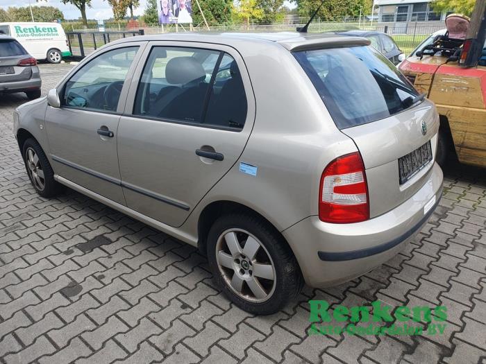 Skoda Fabia 1.4i 16V Épave (2005, Beige)
