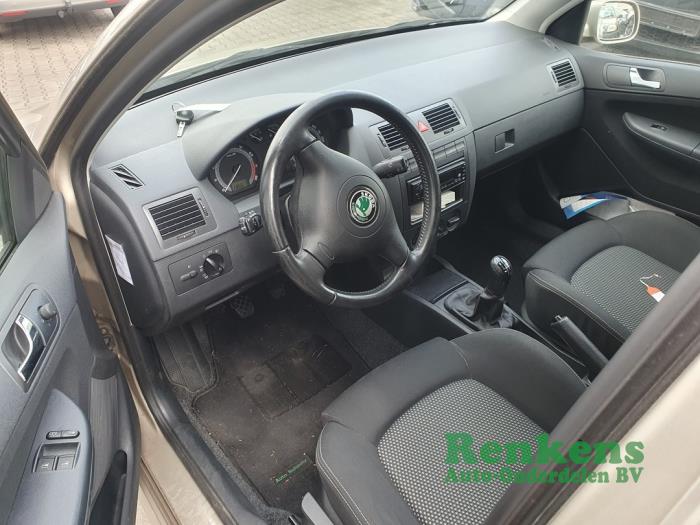 Skoda Fabia 1.4i 16V Épave (2005, Beige)