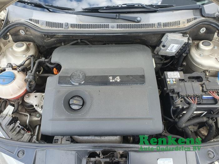 Skoda Fabia 1.4i 16V Épave (2005, Beige)