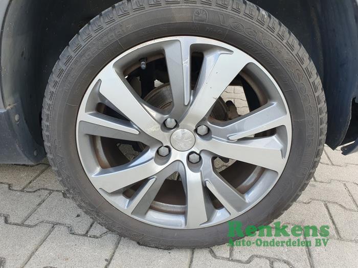 Peugeot 2008 1.2 12V e-THP PureTech 110 Sloopvoertuig (2016, Grijs)