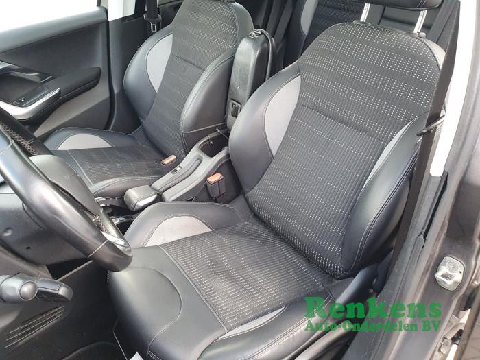 Peugeot 2008 1.2 12V e-THP PureTech 110 Sloopvoertuig (2016, Grijs)