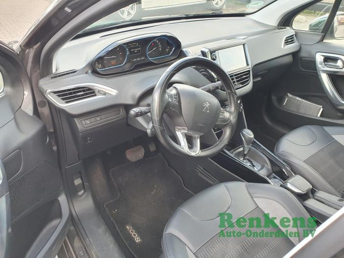 Peugeot 2008 1.2 12V e-THP PureTech 110 Sloopvoertuig (2016, Grijs)