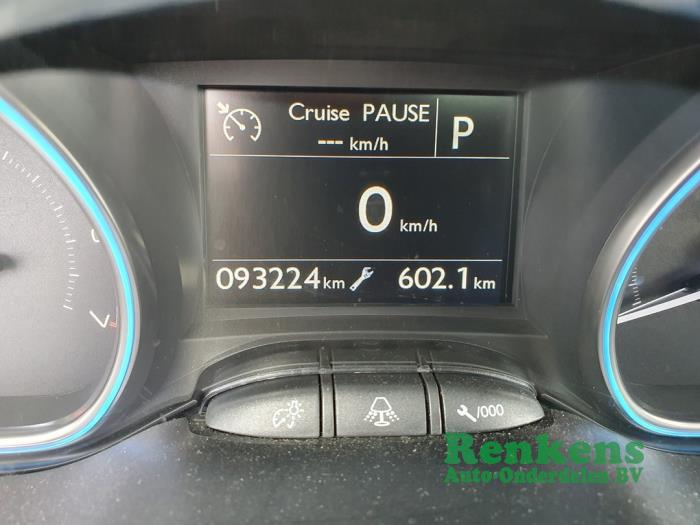 Peugeot 2008 1.2 12V e-THP PureTech 110 Sloopvoertuig (2016, Grijs)