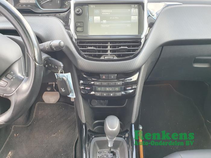 Peugeot 2008 1.2 12V e-THP PureTech 110 Sloopvoertuig (2016, Grijs)
