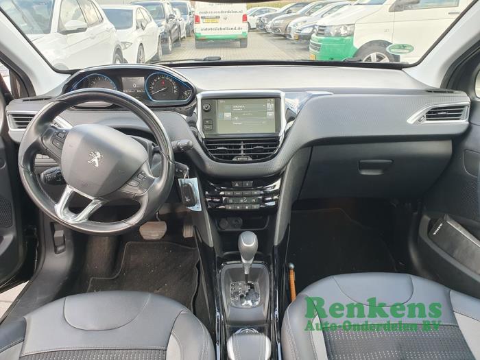 Peugeot 2008 1.2 12V e-THP PureTech 110 Sloopvoertuig (2016, Grijs)