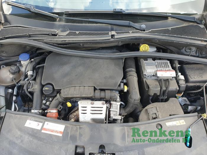 Peugeot 2008 1.2 12V e-THP PureTech 110 Sloopvoertuig (2016, Grijs)