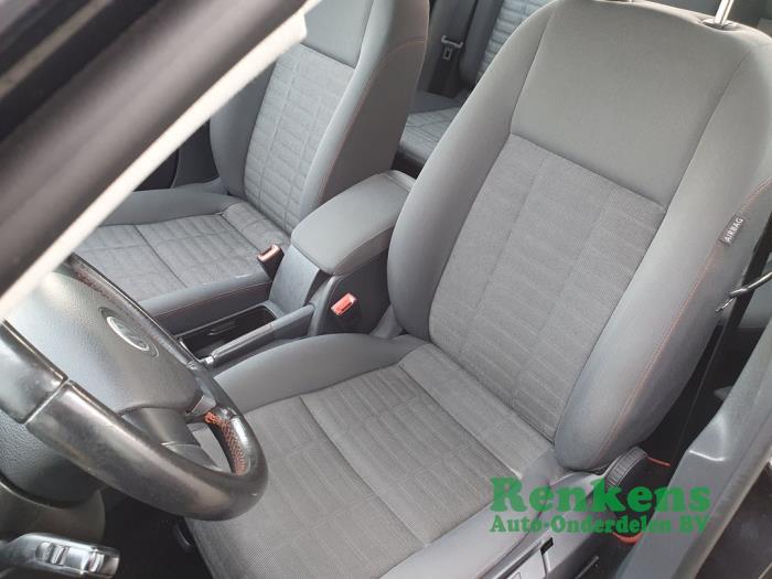 Volkswagen Golf V 1.6 FSI 16V Skrotfordon (2007, ZWART)